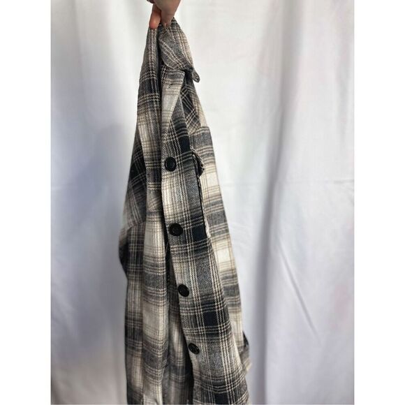 Adorable Plaid Shacket - Picture 6 of 7